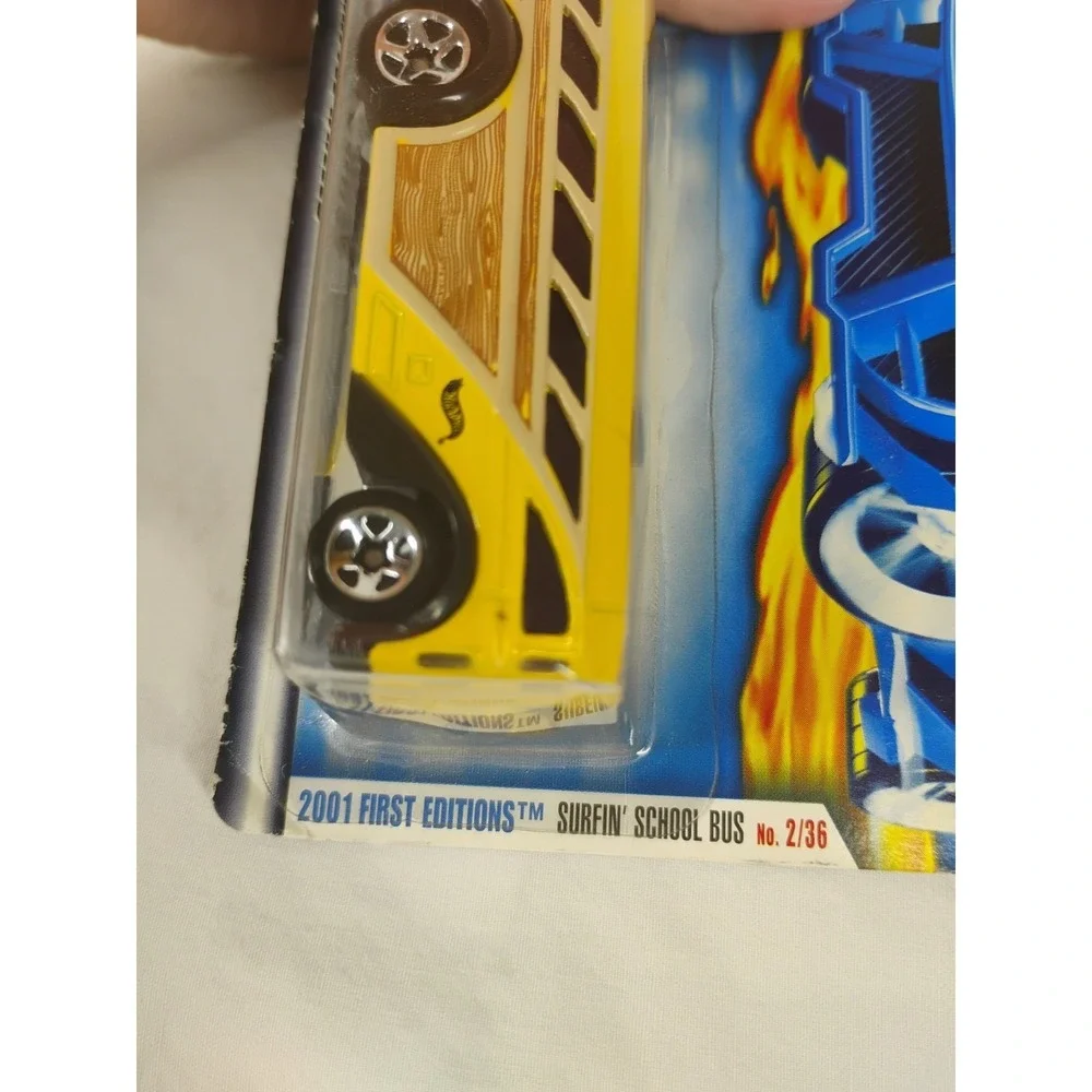 Hot Wheels 2001‎ First Editions Surfin' School Bus 2/36 Collector No.014 Yellow